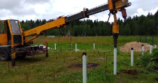Закручивание винтовых свай в Новоалтайск. Аренда машины для закручивания свай цена от 2894 руб